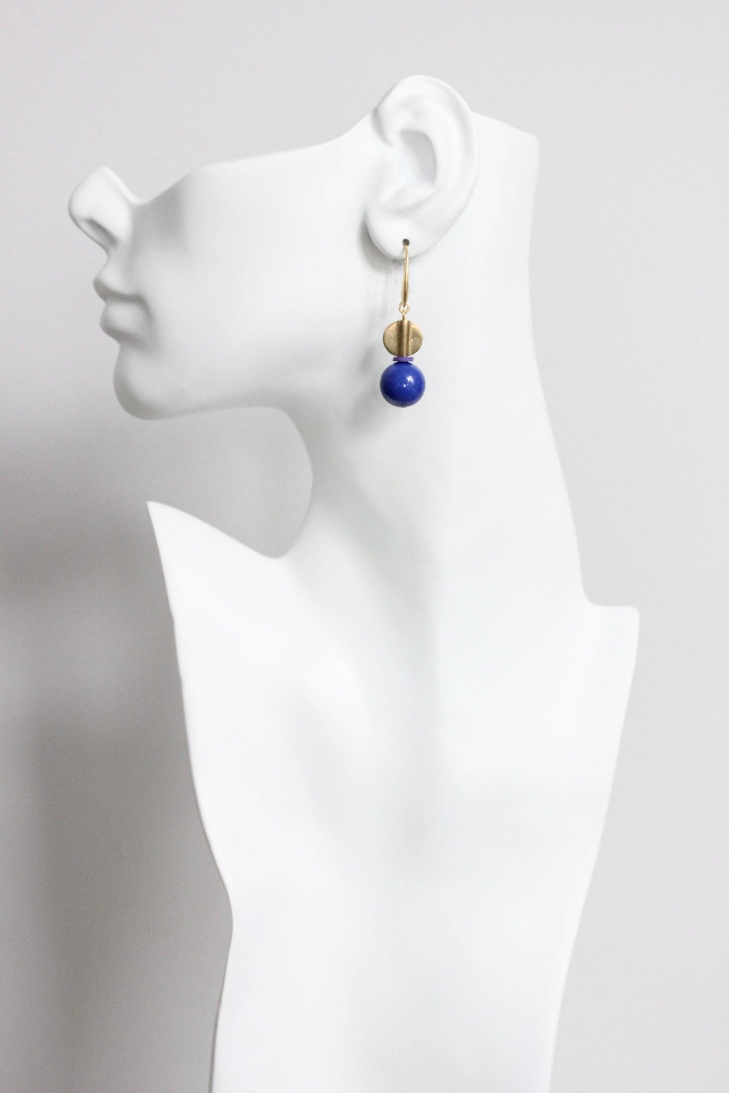 GNDE31 blue and brass hook earrings