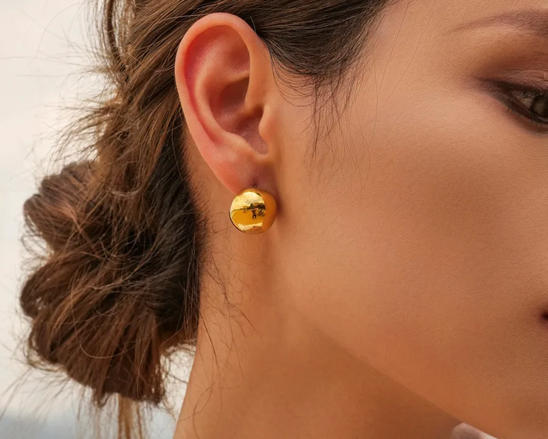 The Ball Stud Huggie Earring 14K gold steel PVD