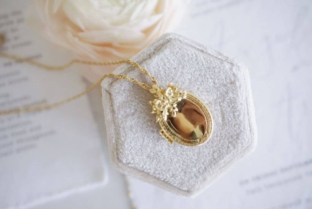 Lovella Locket