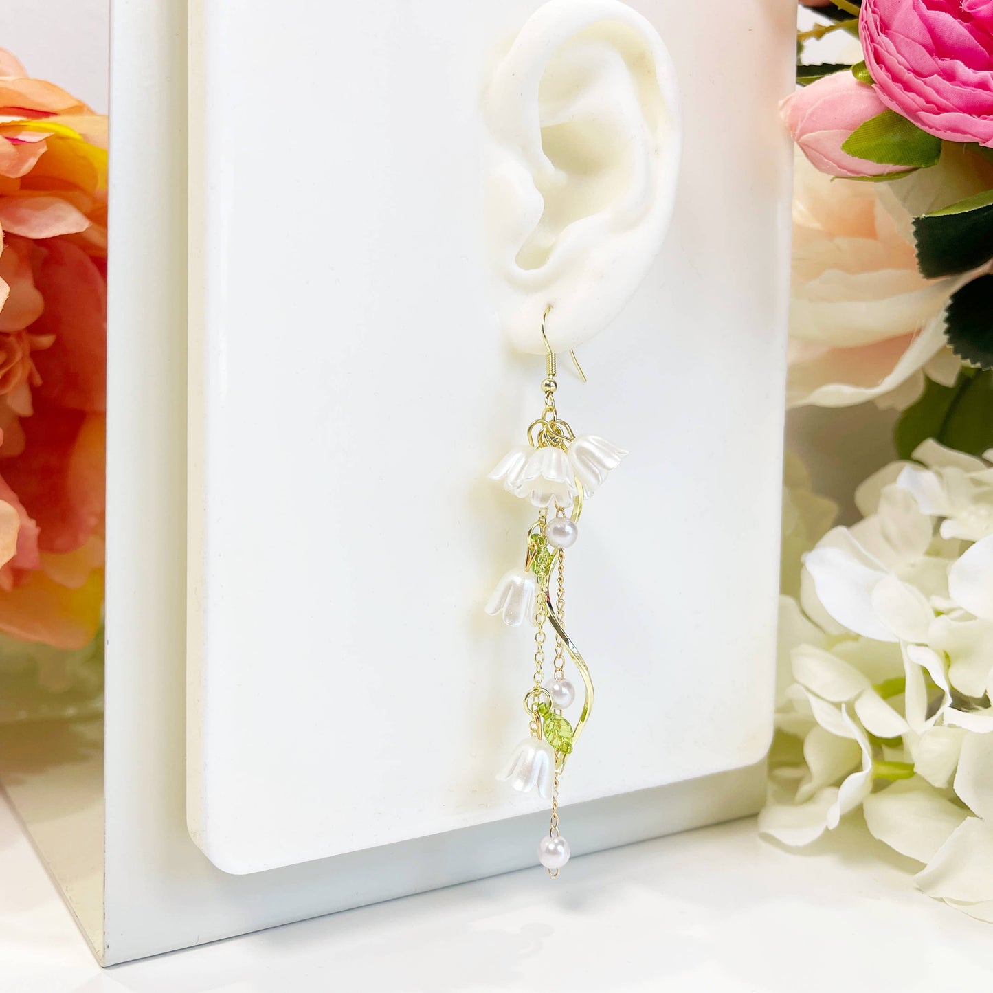 E189 lily flower earrings, floral earrings, flower earrings