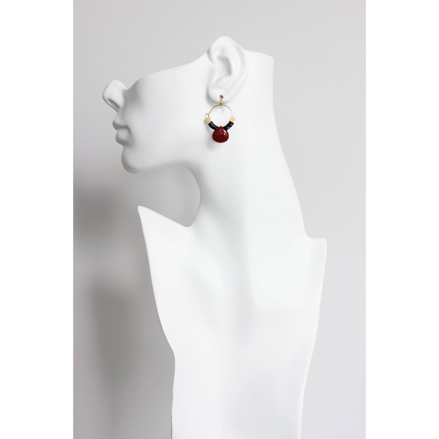 FERE03 Small carnelian teardrop hoop earrings