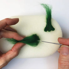 Load image into Gallery viewer, Needle Felting Kit - Frogs - Learn to make two funny frogs
