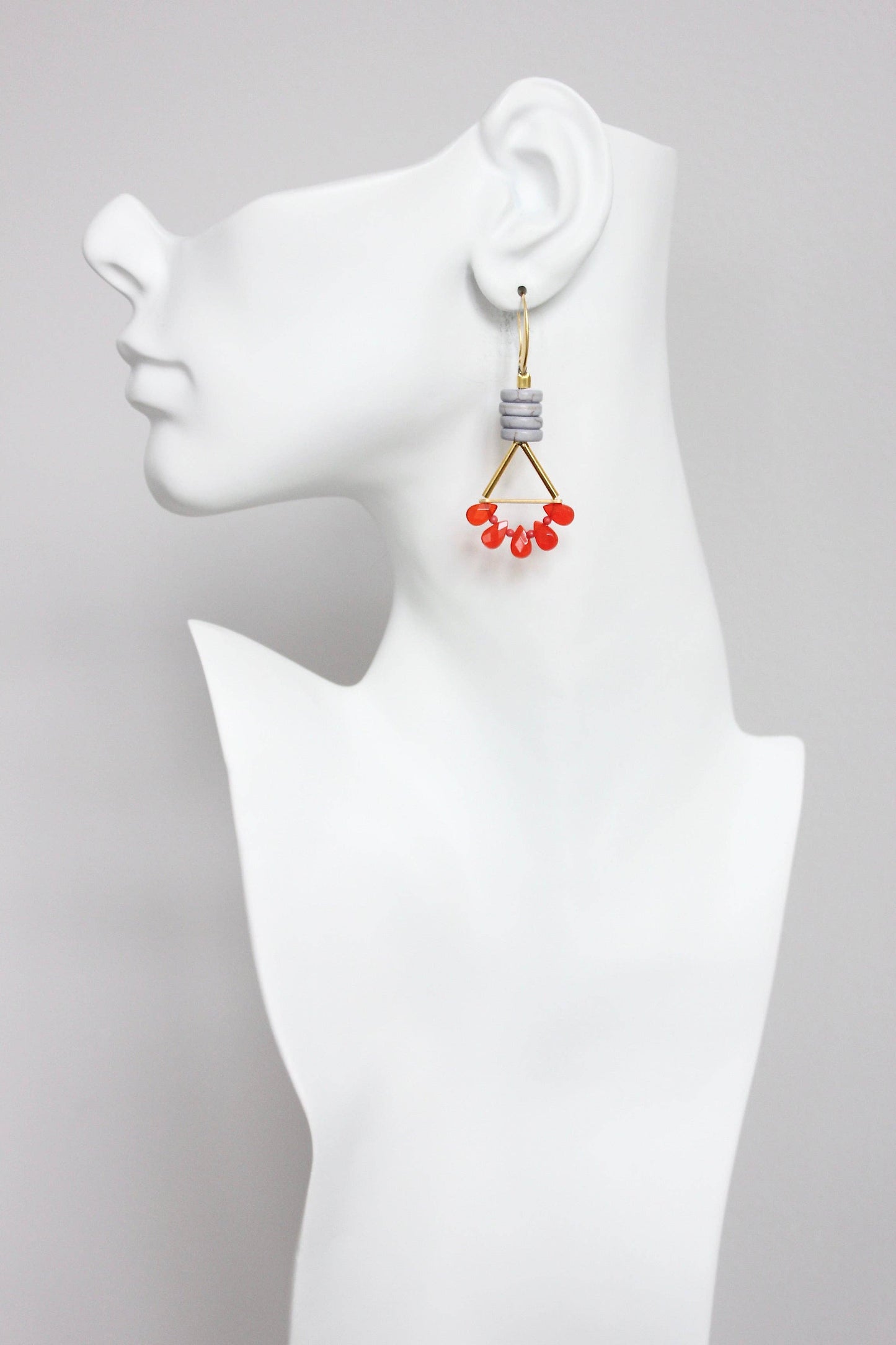GNDE61 gray and red earrings