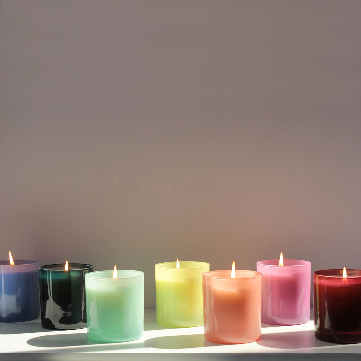 Flora 9 oz. Hue Candle (Wild Orchid)