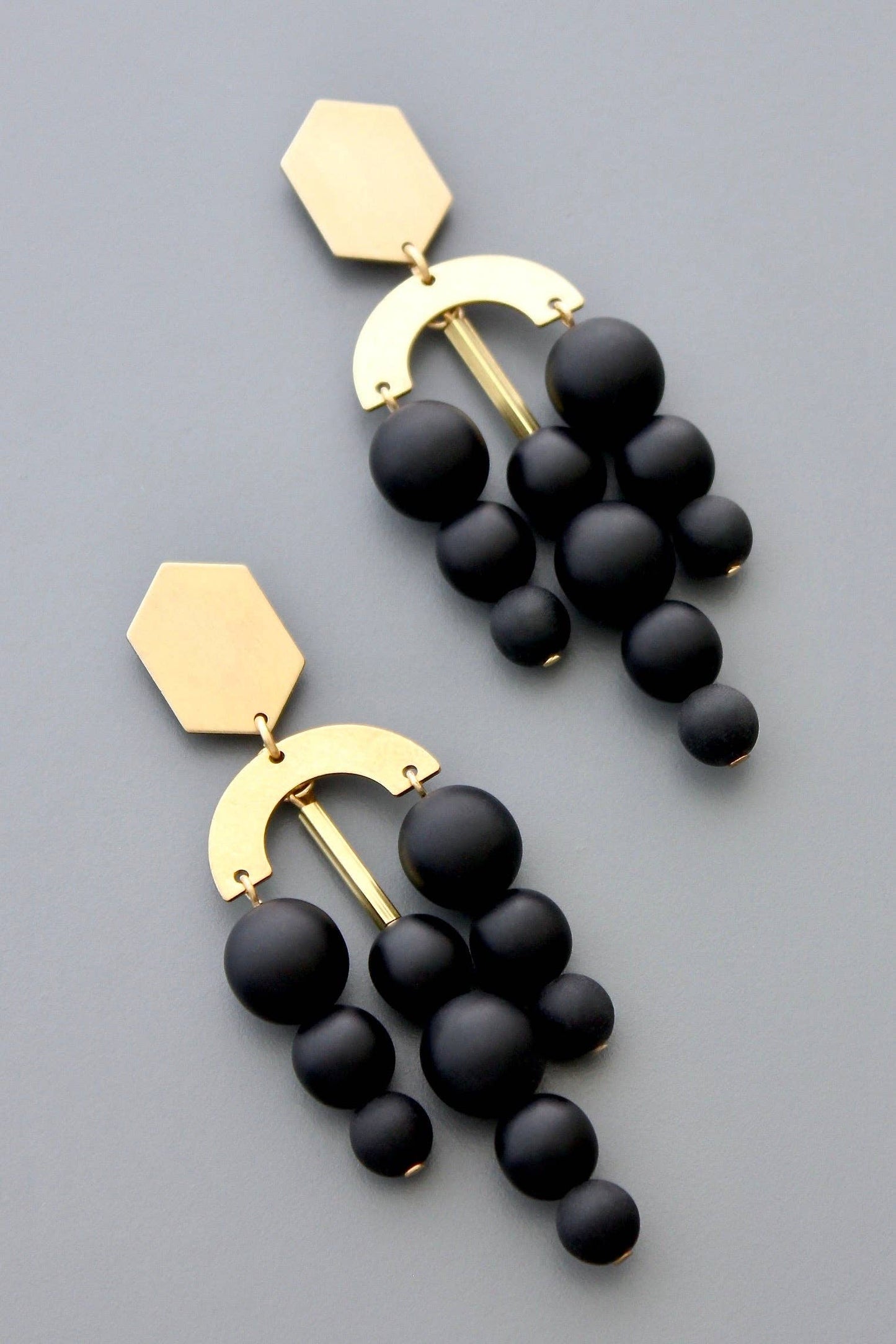 HYLE78 Jet glass post earrings