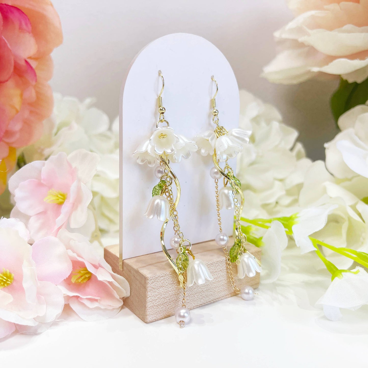 E189 lily flower earrings, floral earrings, flower earrings
