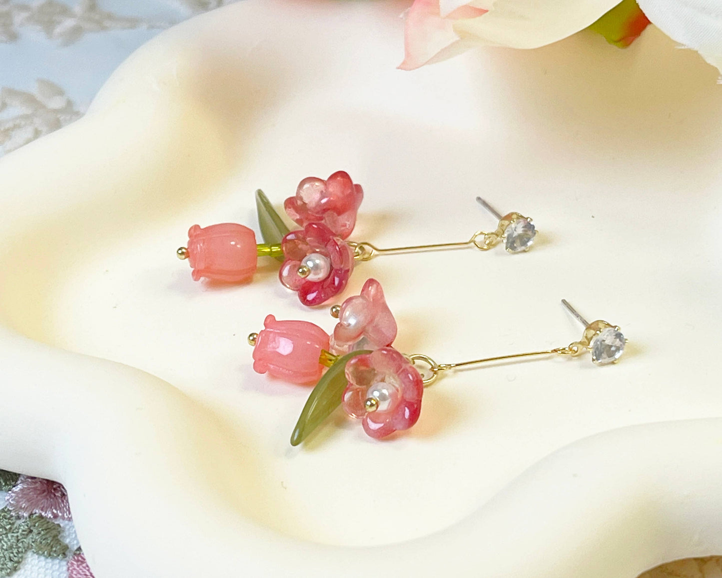 E137 lily flower earrings, floral earrings, flower earrings