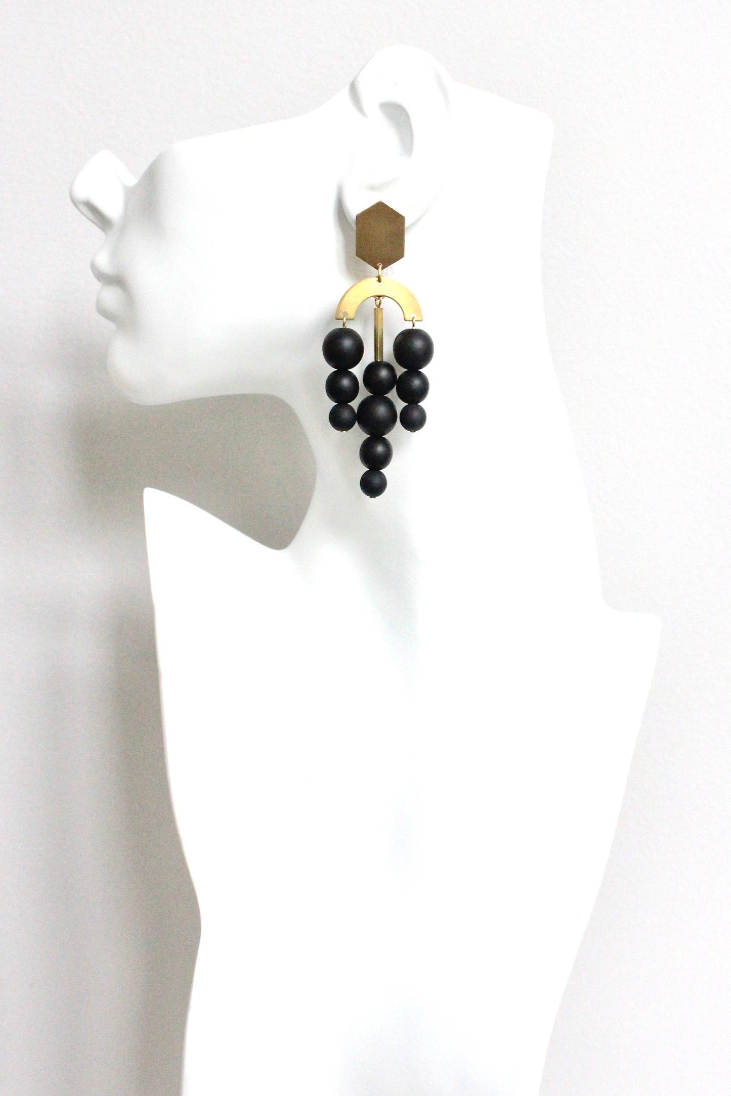 HYLE78 Jet glass post earrings