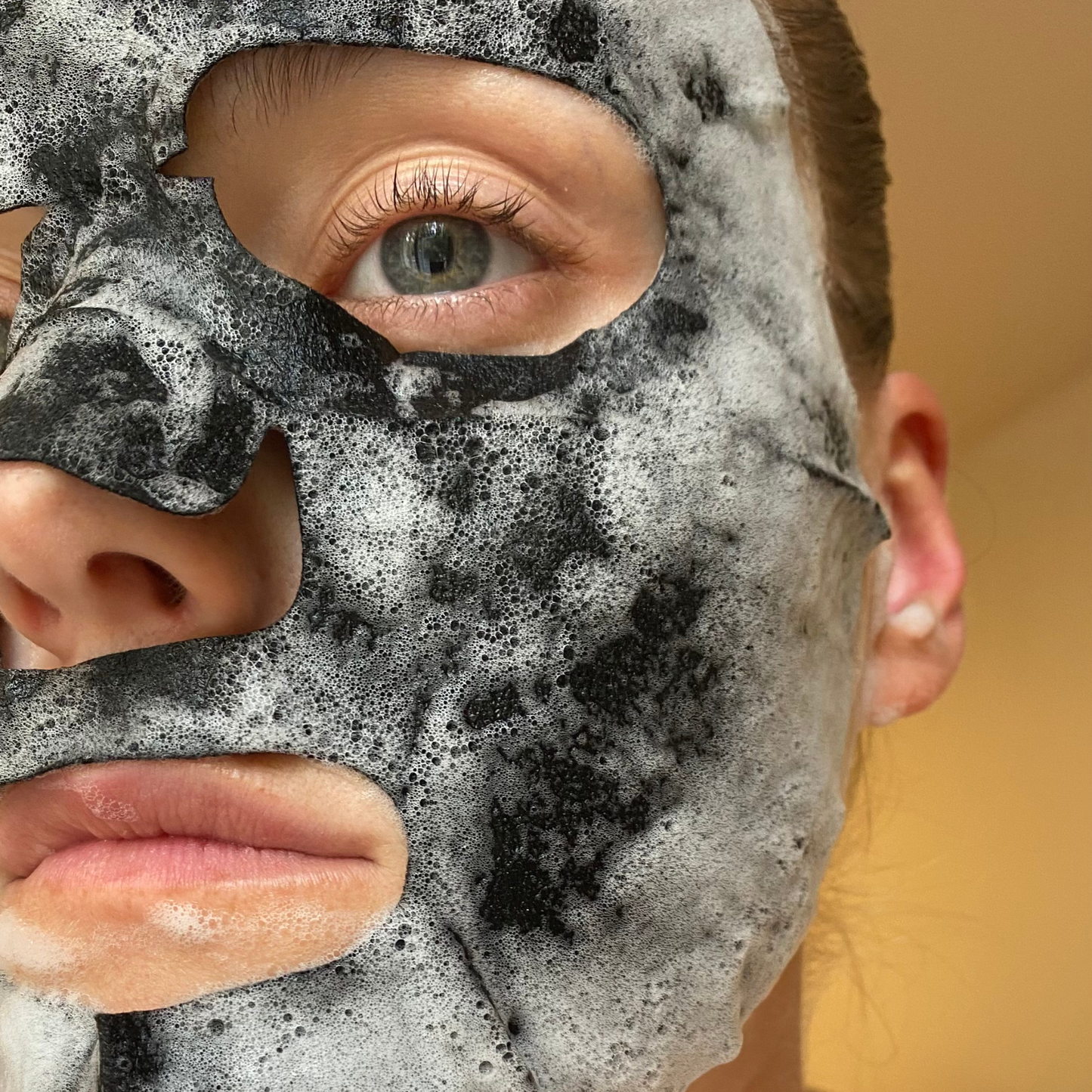 DETOXIFYING Bubbling Cleansing Charcoal Sheet Mask - Vegan