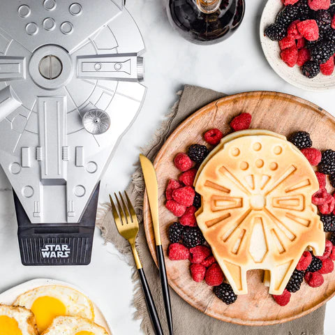 STAR WARS DELUXE MILLENNIUM FALCON WAFFLE MAKER