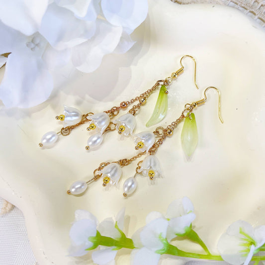 E240 lily flower earrings, flower dangle earrings, bridal