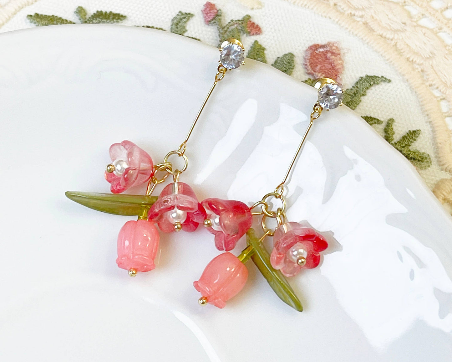 E137 lily flower earrings, floral earrings, flower earrings