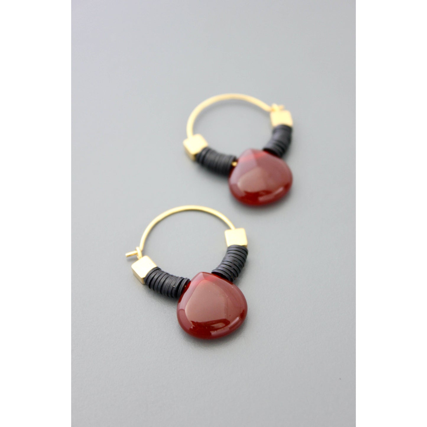 FERE03 Small carnelian teardrop hoop earrings