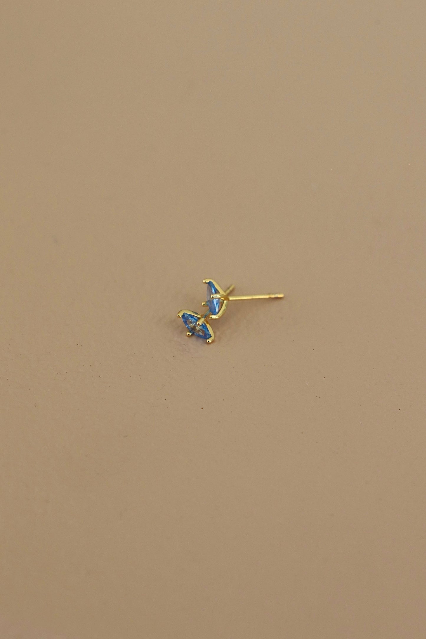 CZ DIAMOND SHAPED STUD