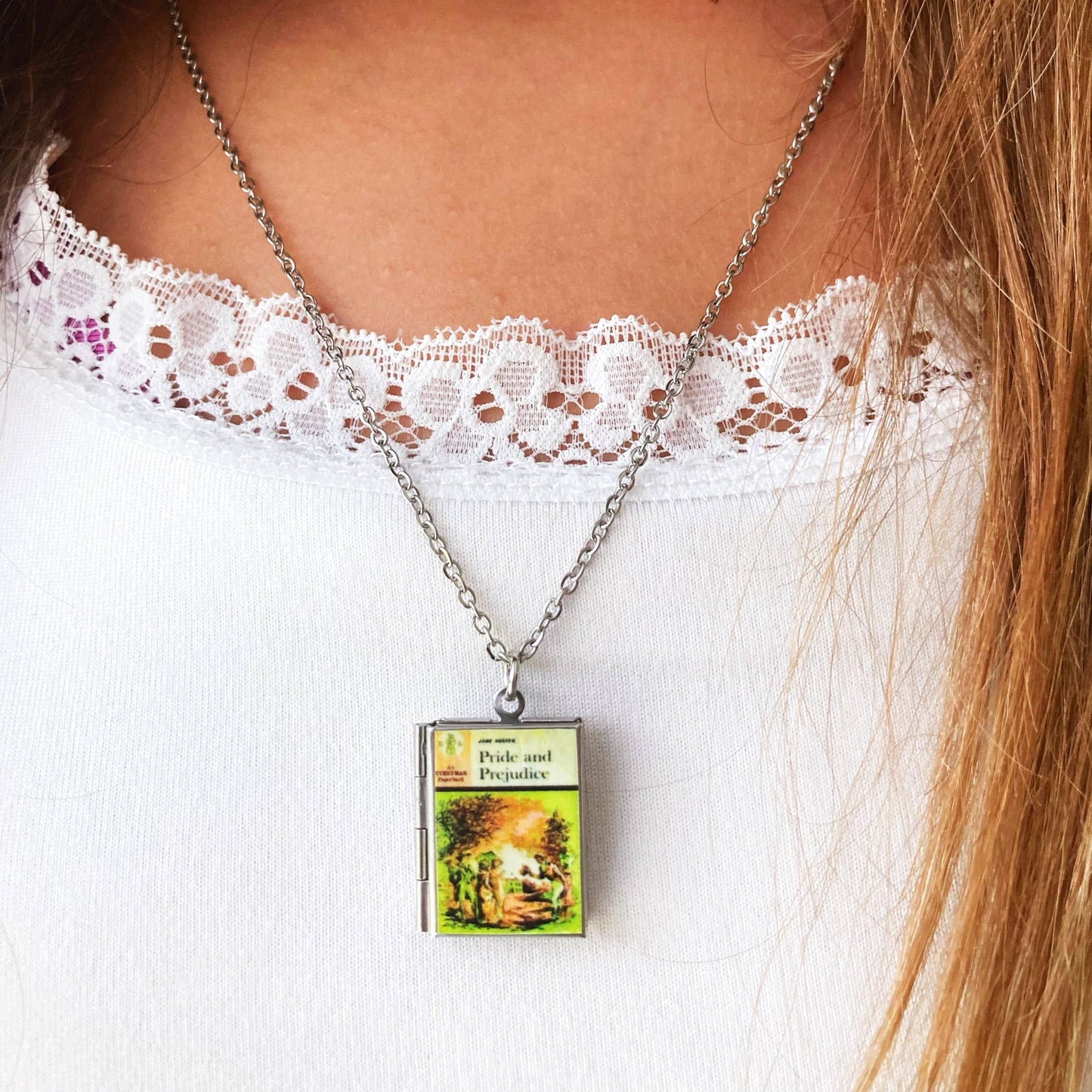 Book Locket Pride and Prejudice - Gentleman's Greeting