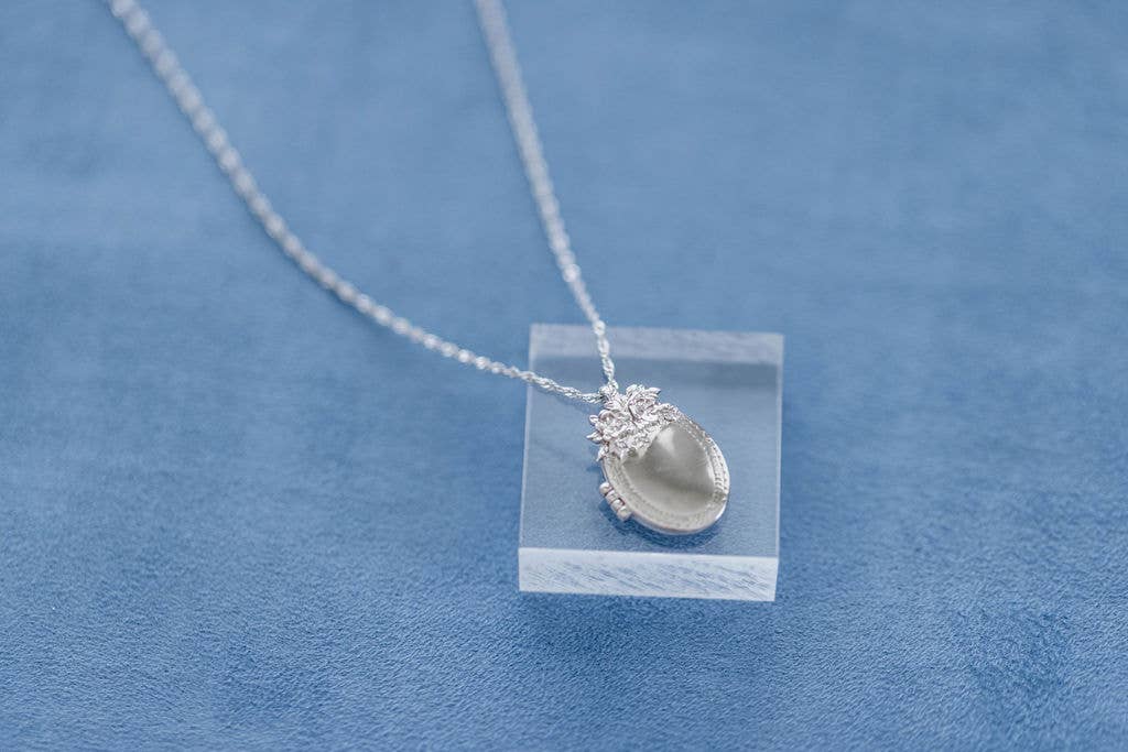 Lovella Locket