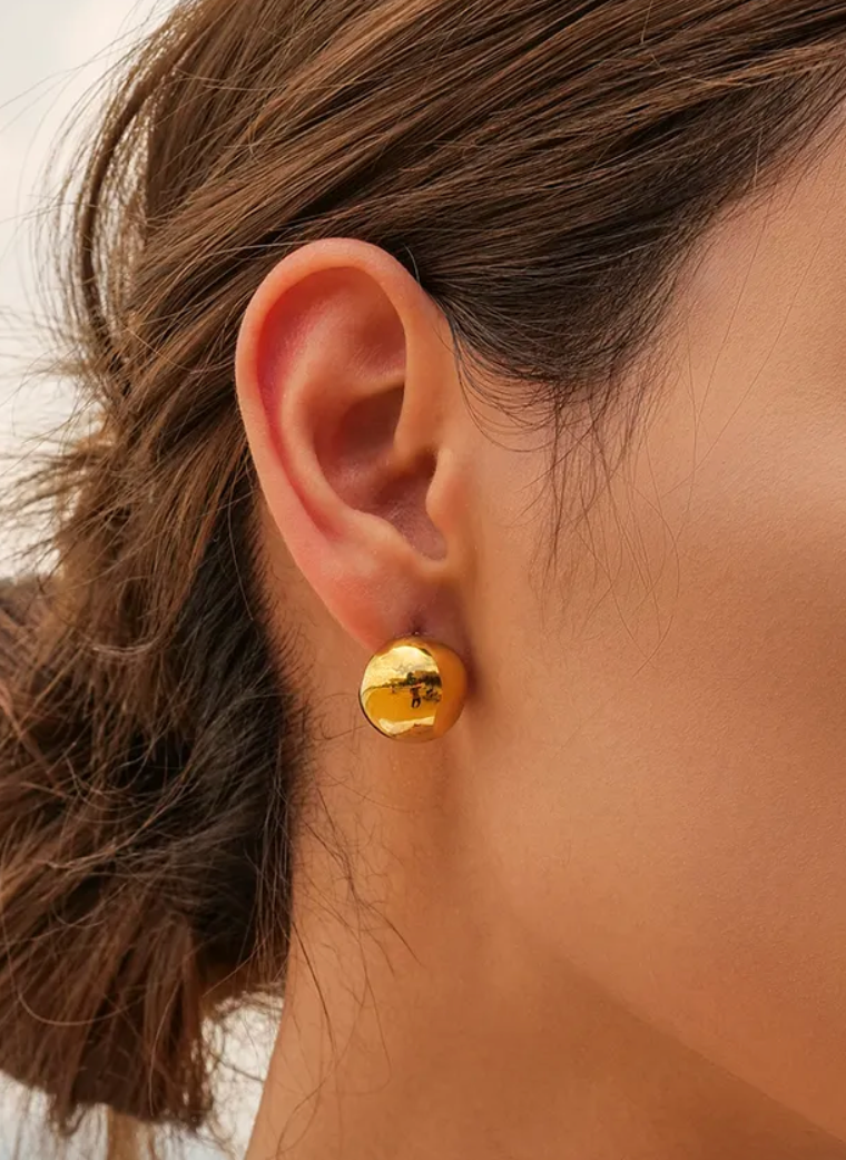 The Ball Stud Huggie Earring 14K gold steel PVD