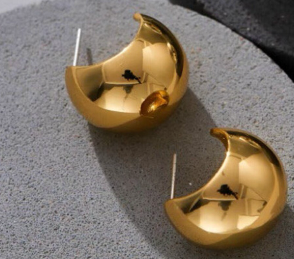 The Ball Stud Huggie Earring 14K gold steel PVD