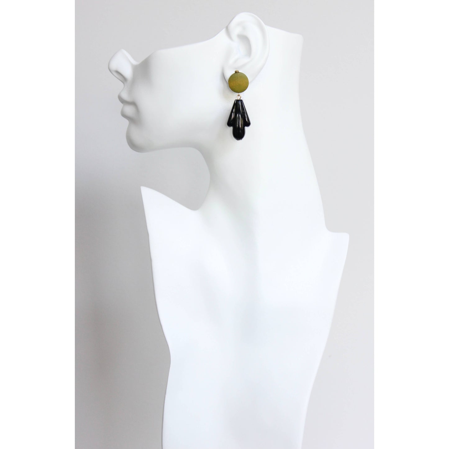 FERE32 Vintage acrylic post earrings