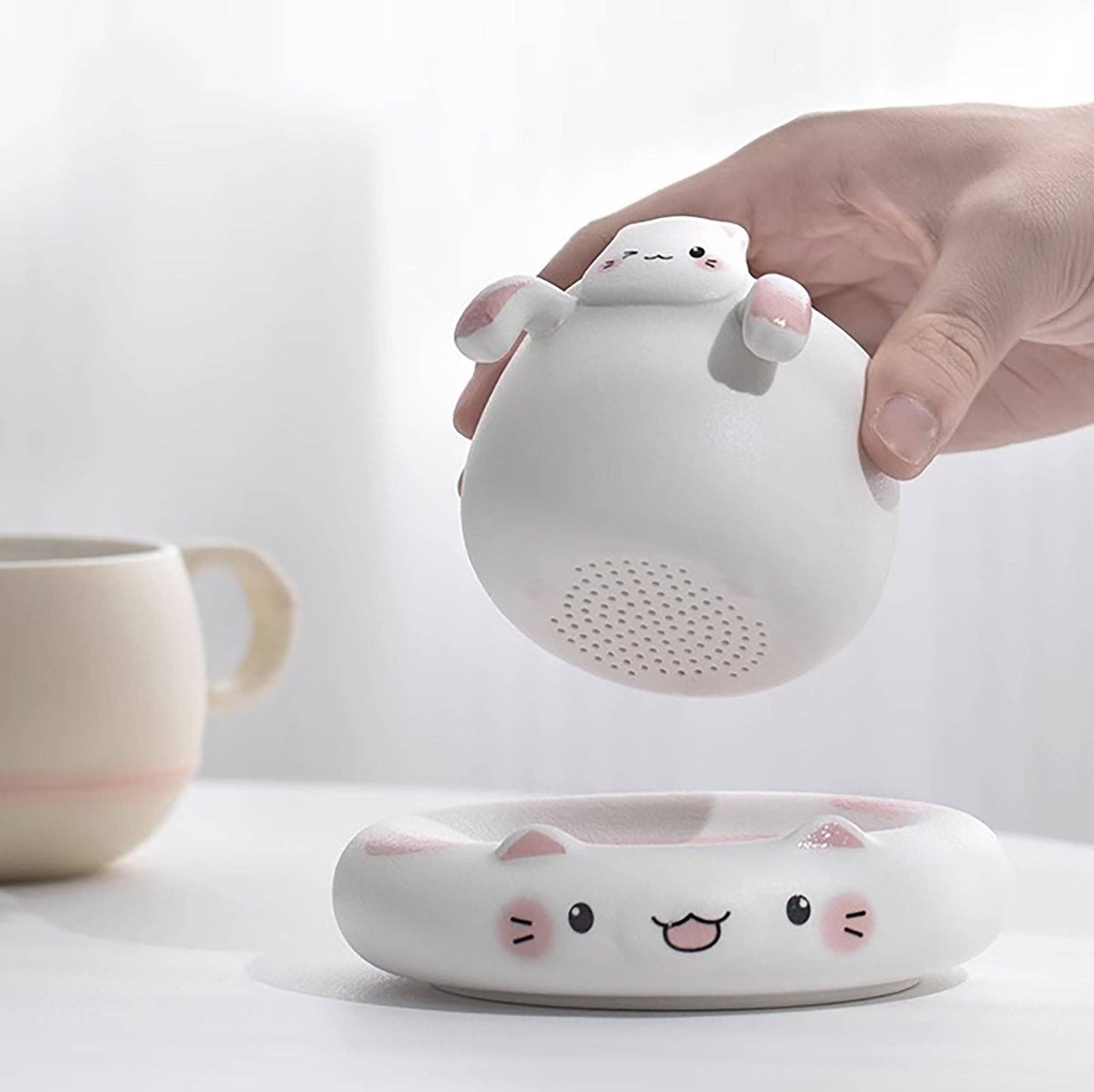 Ceramic mug with lucky cat-shaped filter