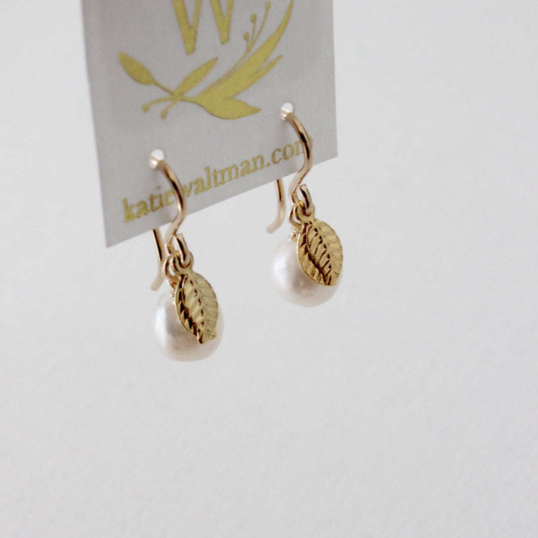 KAITLIN PEARL EARRINGS