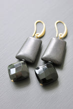 Load image into Gallery viewer, JLTE37 black geometric earrings
