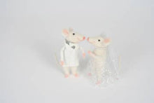 Load image into Gallery viewer, Felt Mouse In Ballgown - Bride Mouse
