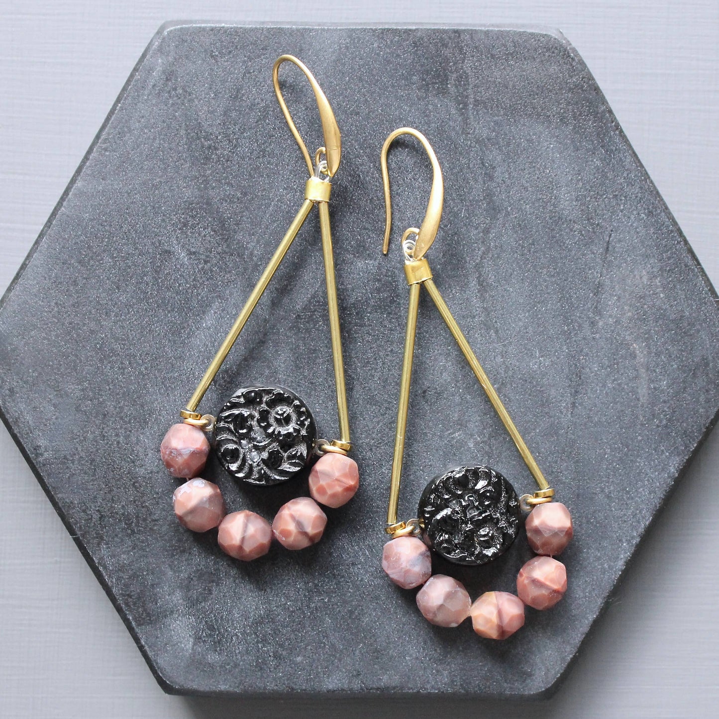 JLTE56 vintage black glass geometric earrings