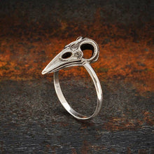 Load image into Gallery viewer, Raven Skull Ring
