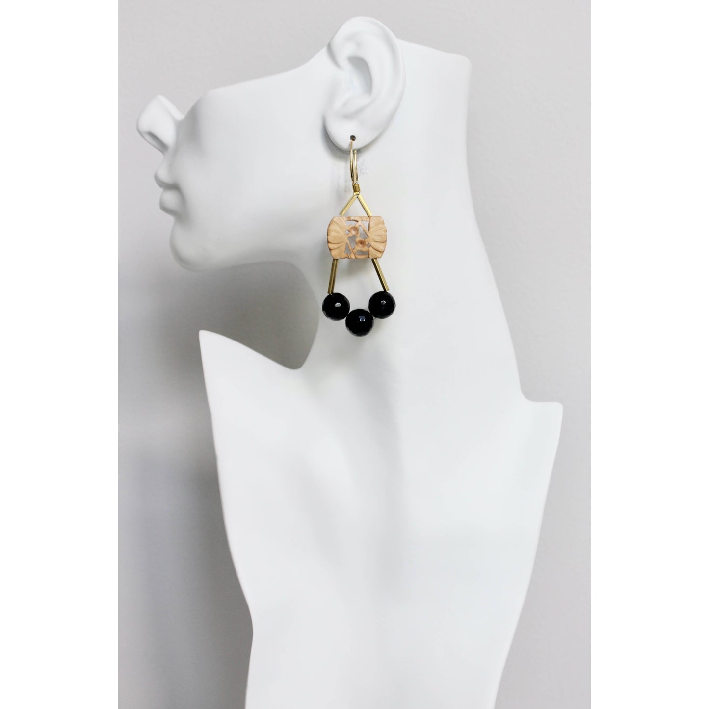 FERE71 Bone and black agate earrings