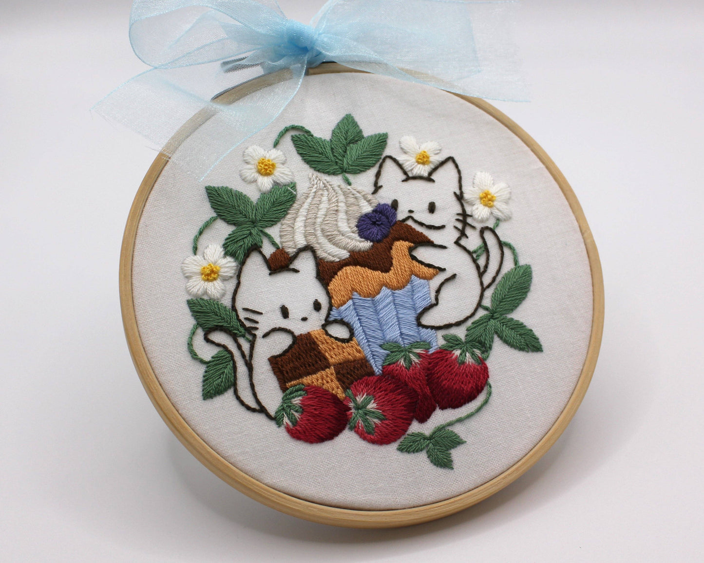 DIY Embroidery Kit Cupcake from Sweets & Cat Collection
