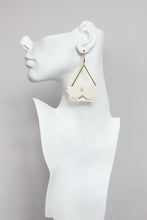 Load image into Gallery viewer, GNDE104 carved bird bone earrings
