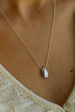 Load image into Gallery viewer, RAINDROP NECKLACE
