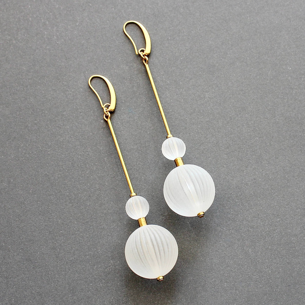 ISLE57 Vintage white acrylic bauble earrings