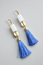 Load image into Gallery viewer, GNDE114E white and blue tassel earrings
