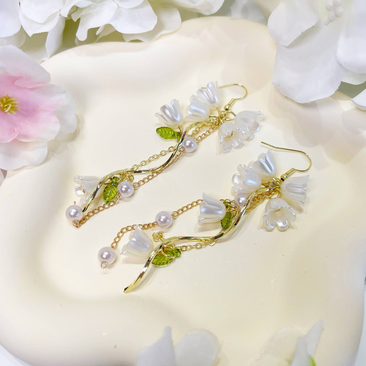 E189 lily flower earrings, floral earrings, flower earrings
