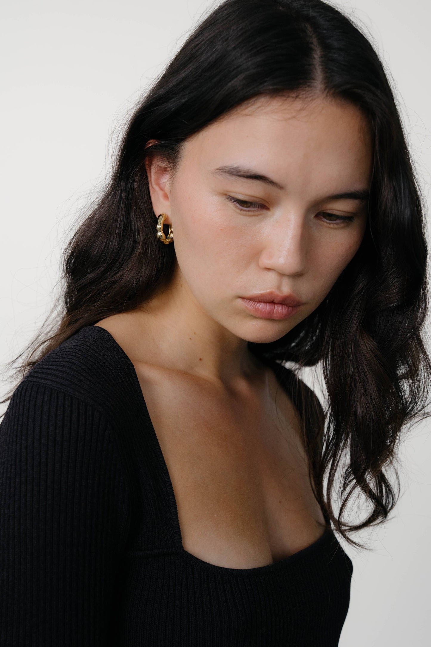 Lara Hoops, Medium