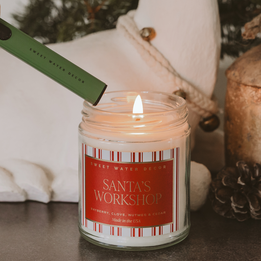 *NEW* Santa's Workshop 9 oz Soy Candle - Christmas Decor