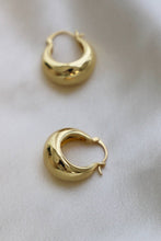 Load image into Gallery viewer, COCO CHUNKY HOOP EARRINGS
