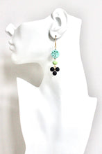Load image into Gallery viewer, HYLE47 Vintage green glass earrings
