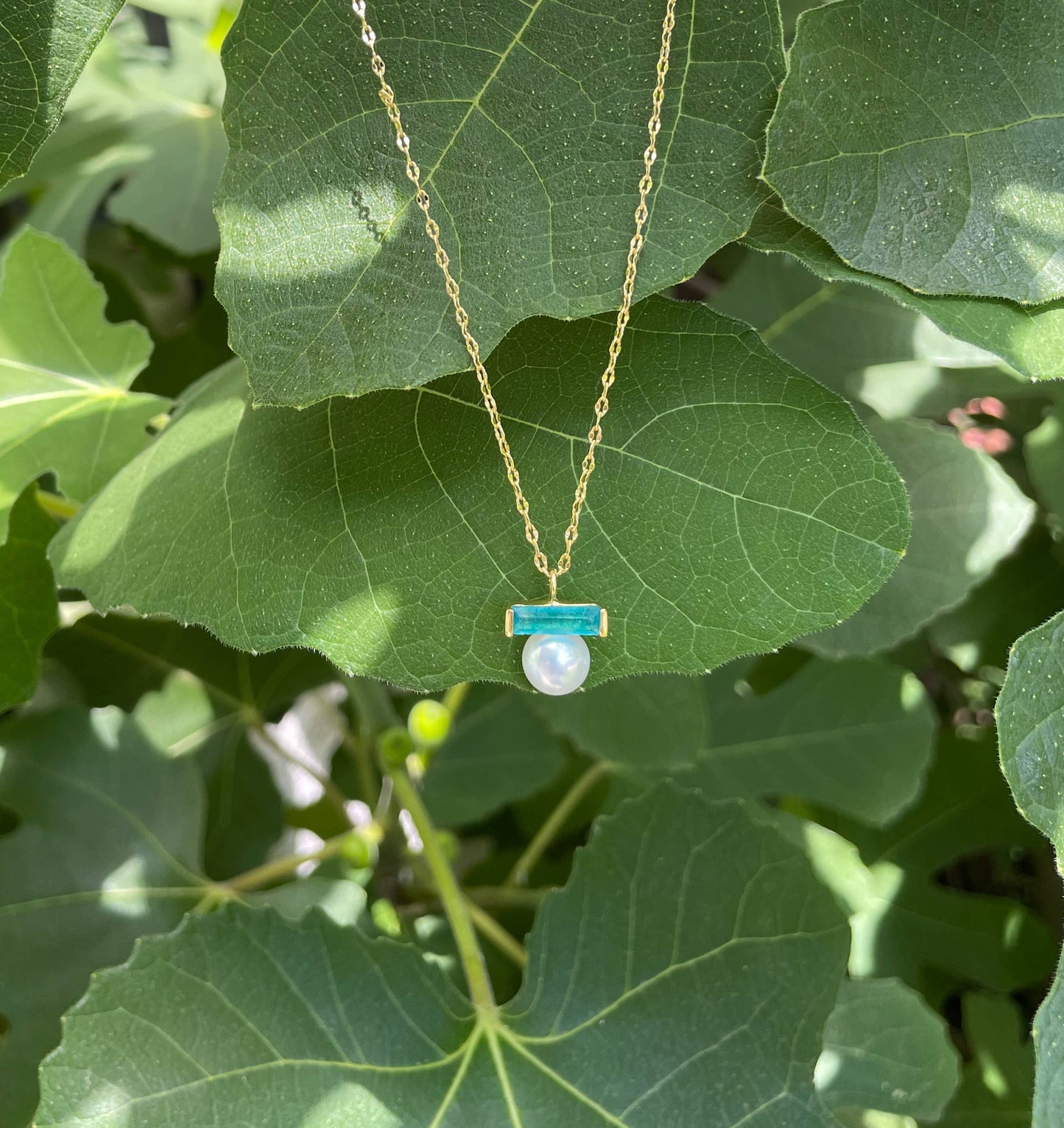 Jade and pearl pendant on fancy chain