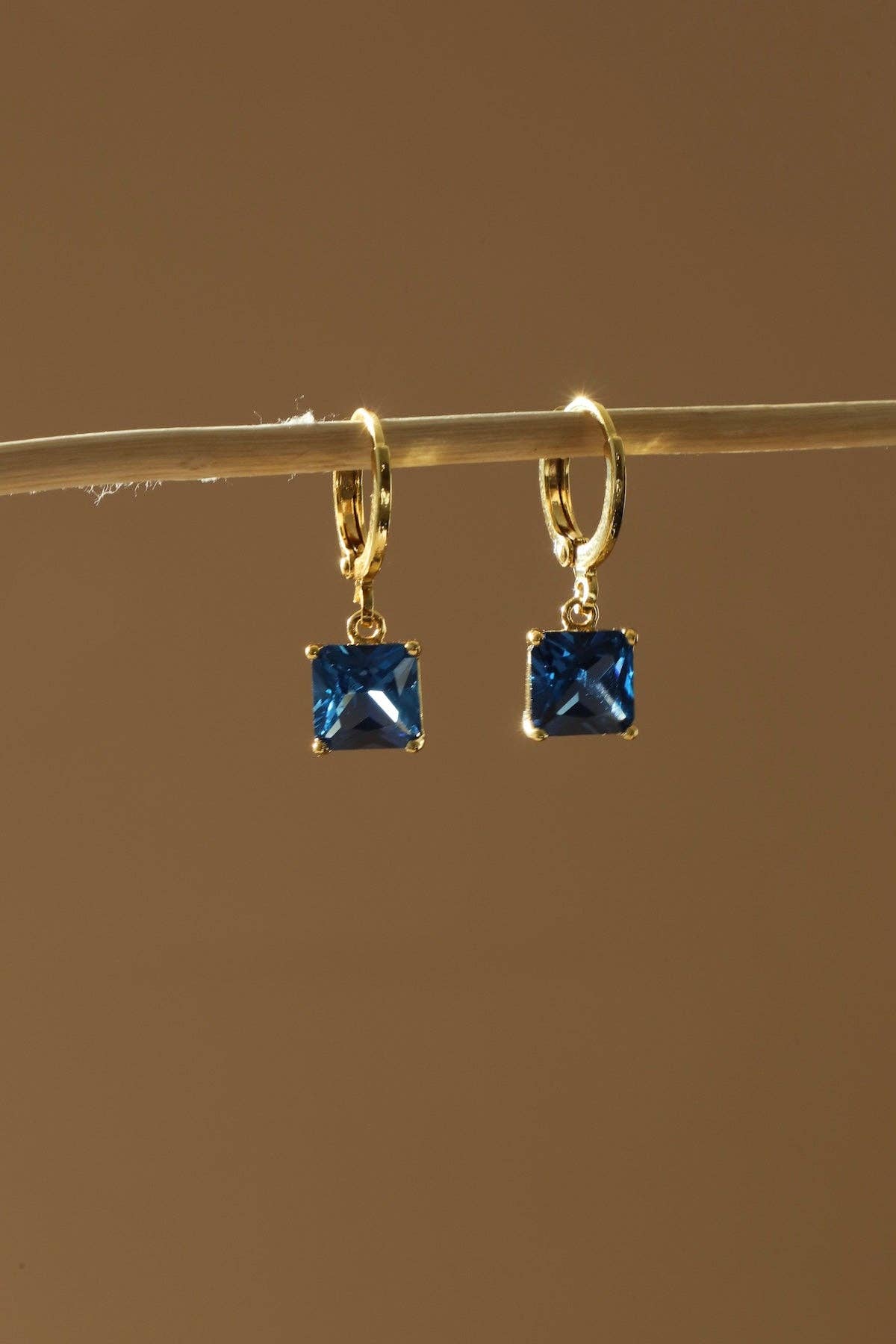 SQUARE BIRTHSTONE HUGGIES