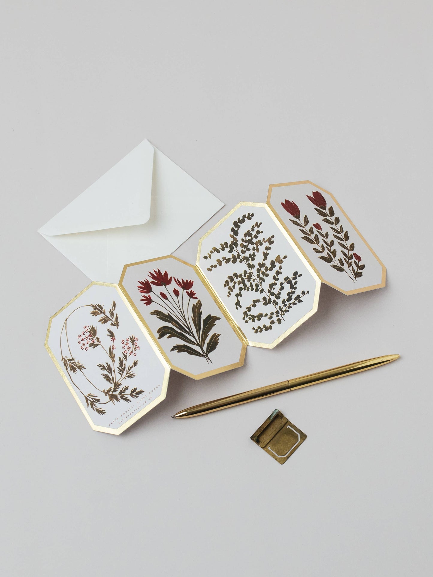 CONCERTINA BOTANICAL RED FLOWER DIE CUT MINI CARD