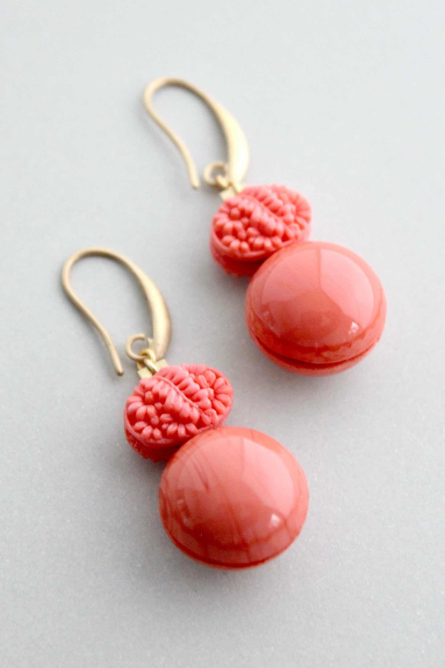 GNDE35 vintage salmon glass earrings