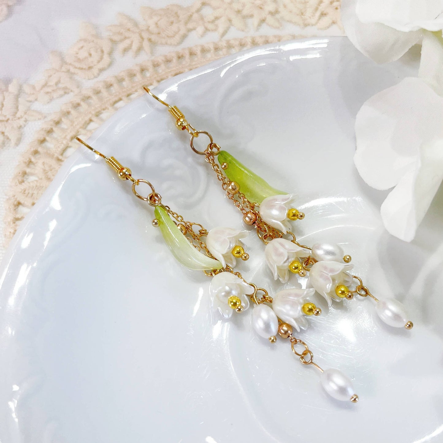 E240 lily flower earrings, flower dangle earrings, bridal