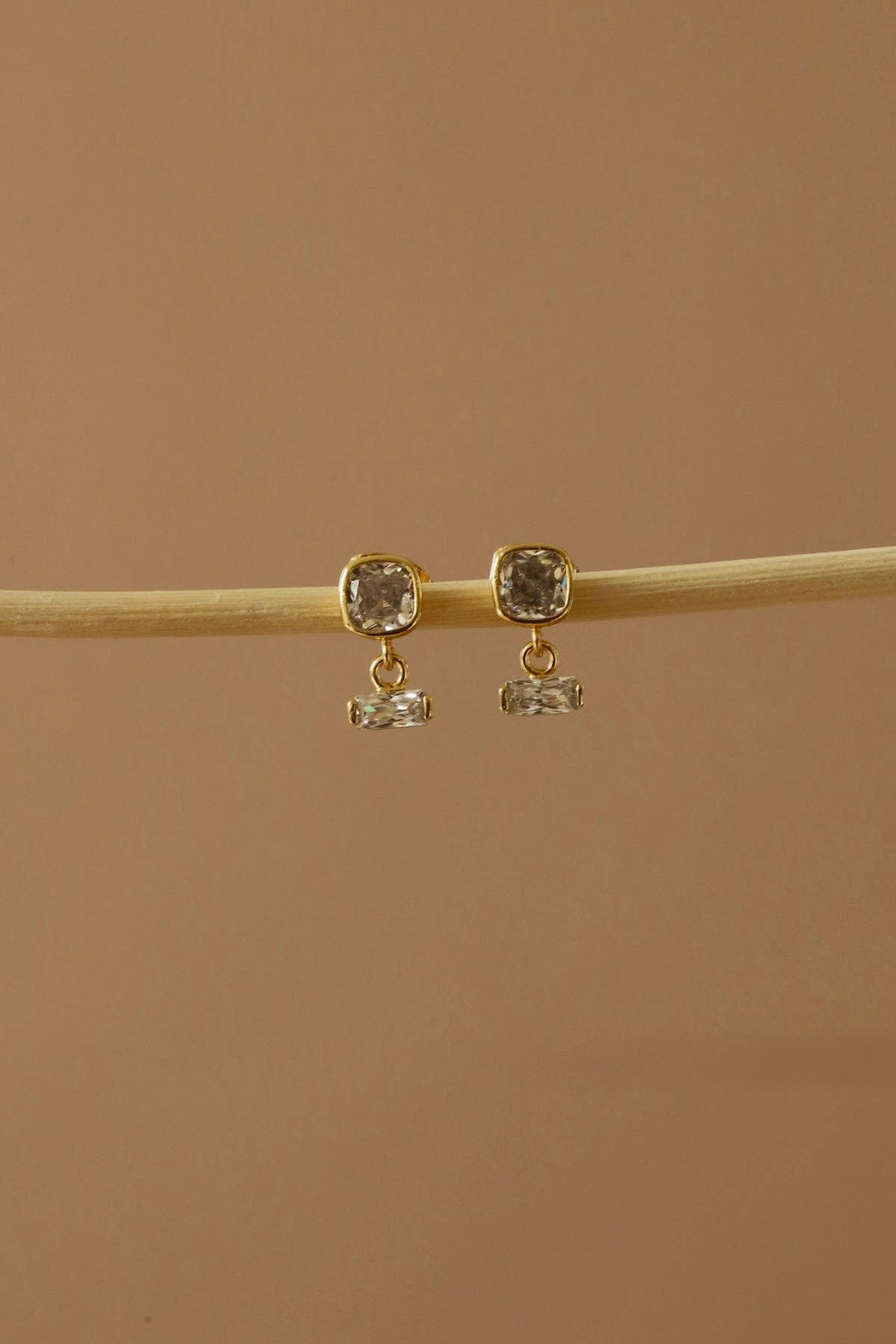 THE EVE STUD