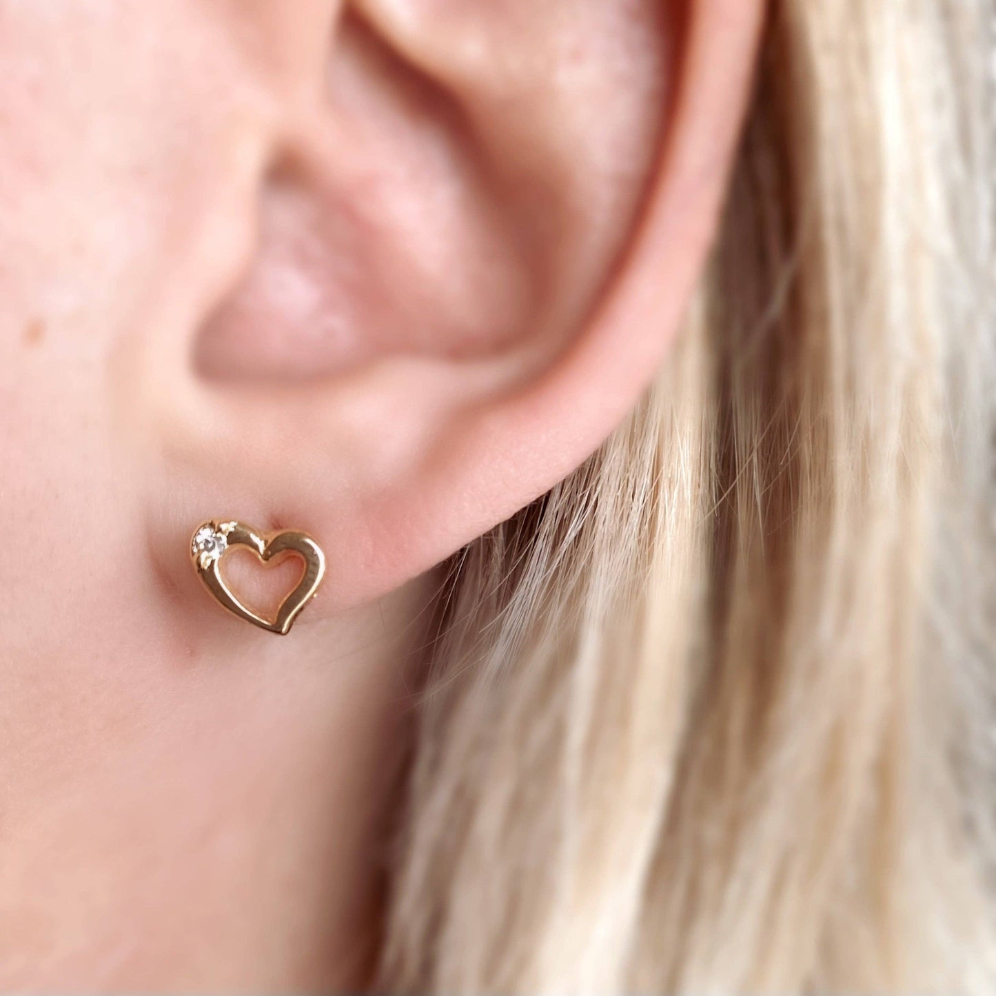 18k Gold Filled Dainty Heart Studs Earrings