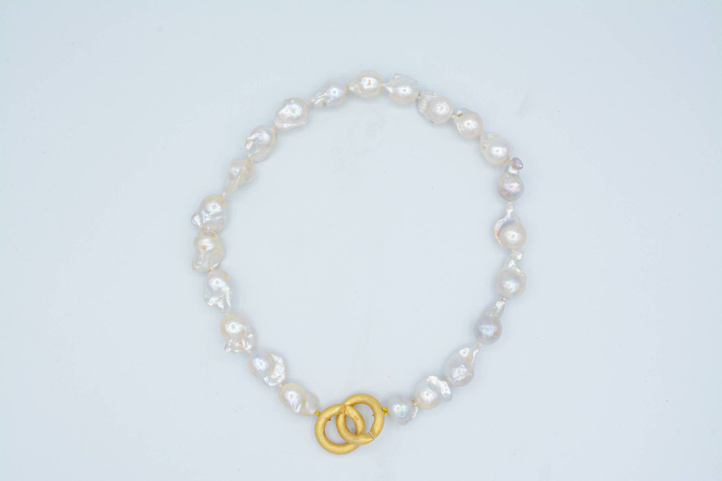 Baroque Pearl necklace with matte gold link closure