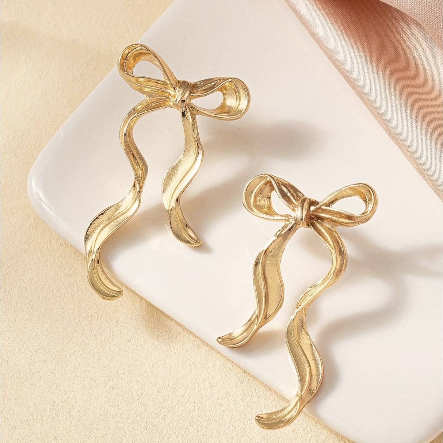 Gold Mettalic Solid Ribbon Earrings - E30