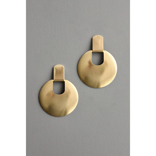 BKNE78 Geometric round brass post earrings